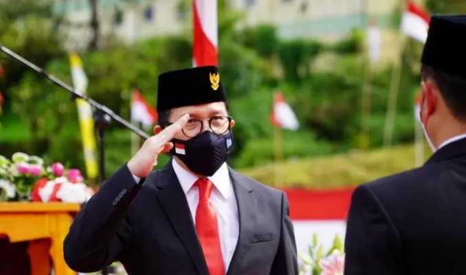 Presiden Direktur PT Freeport Indonesia Tony Wenas bertindak sebagai inspektur upacara perayaan detik-detik HUT ke-76 Republik Indonesia.