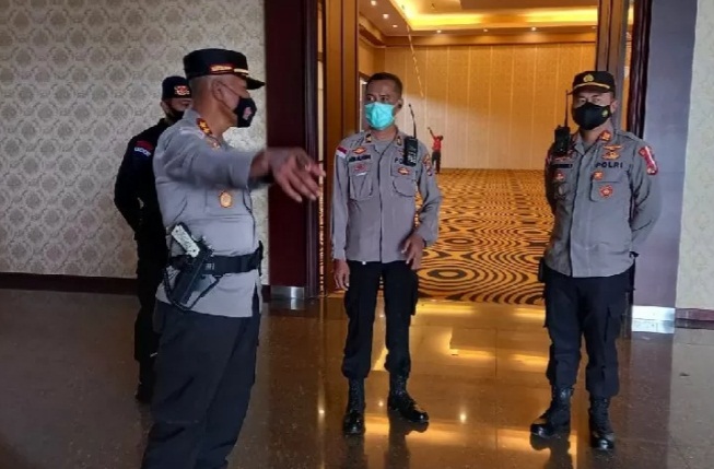 Kapolres Merauke AKBP Untung Sangaji saat mengecek kesiapan pengamanan di lokasi pertandingan selama.